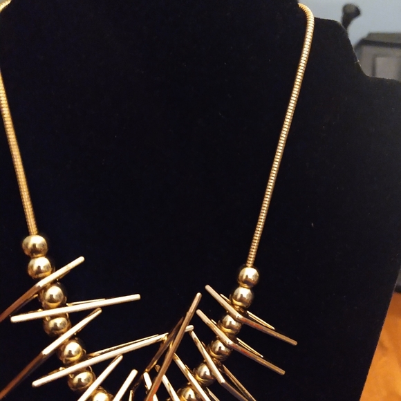 Jewelry - Picture 14 of 16